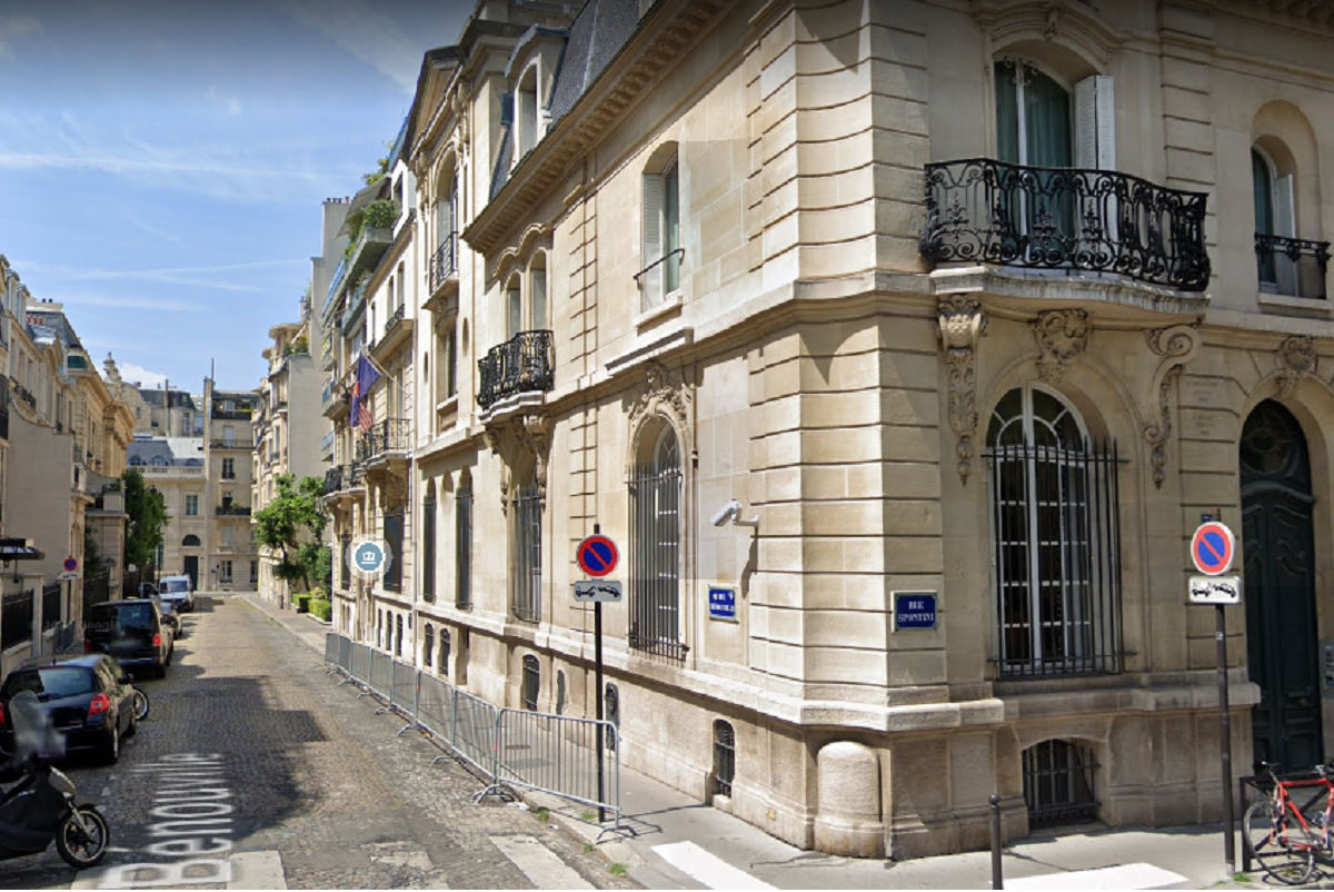 There was no attempt by French bailiffs to seize the Embassy of Malaysia in Paris (pictured) and its staff residence, but there was instead a bid to survey the premises to obtain a description of the properties, the Malaysian government clarified. (Screengrab from Google Maps Street View)